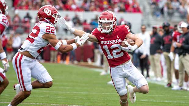 FB - Drake Stoops